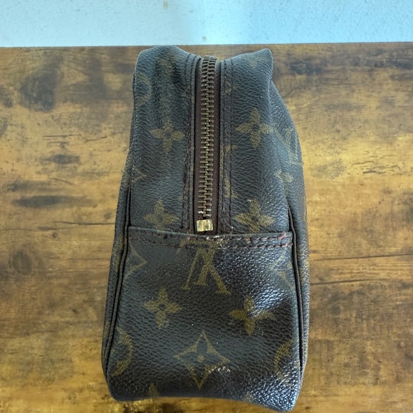 Louis Vuitton Monogram Trousse Toiletry Pouch 28 - Picture 6 of 10